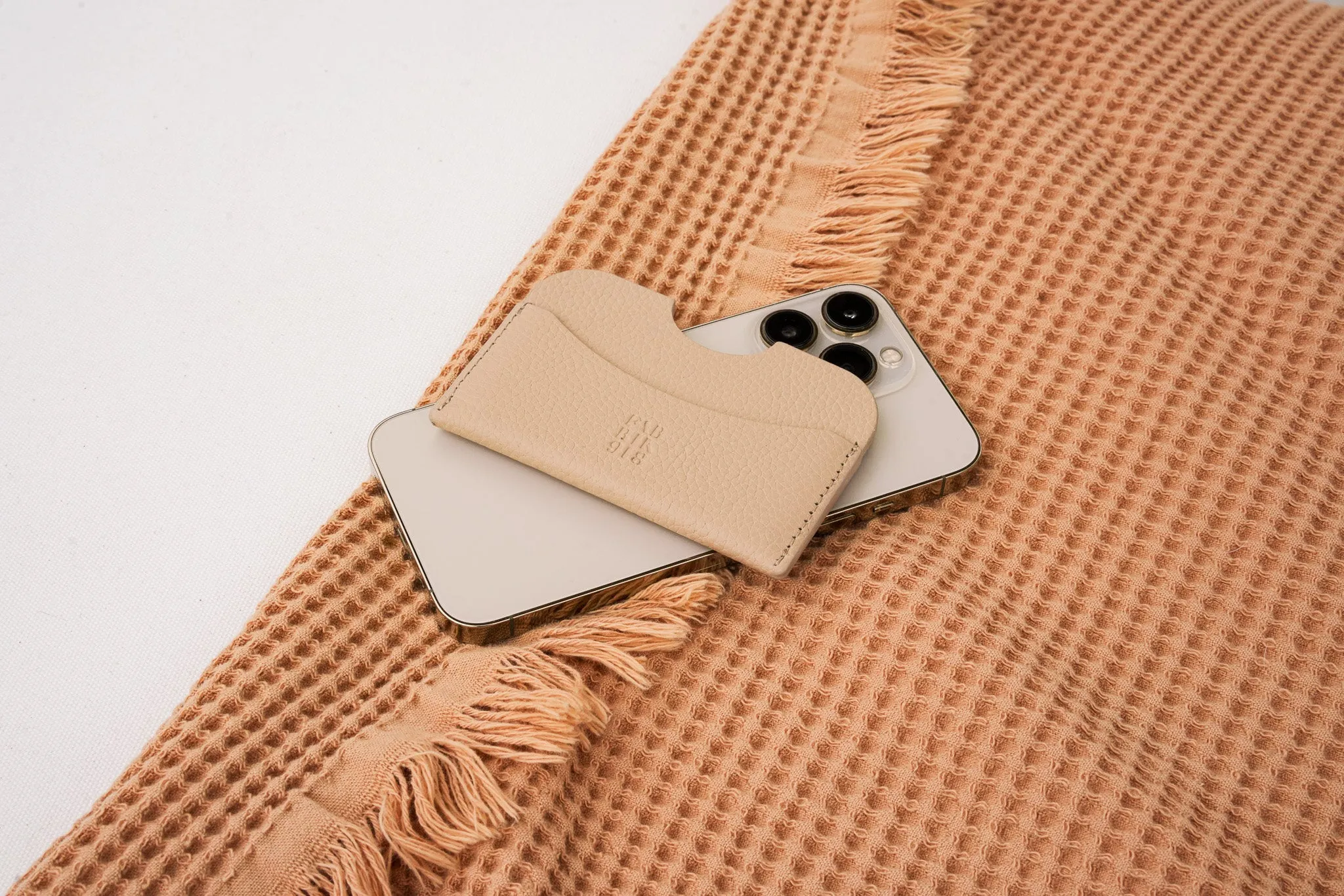 001ml Cardholder | Finger-Friendly Leather Wallet in Alpine Night