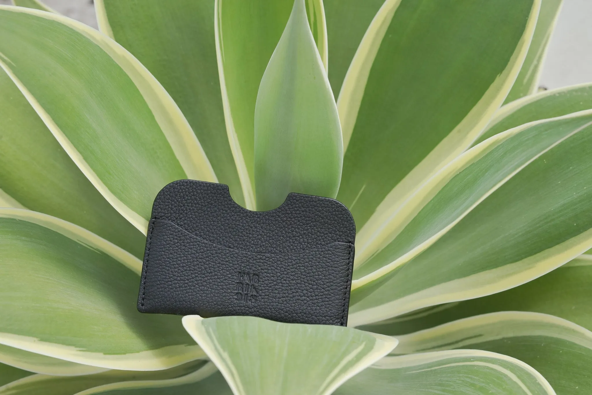 001ml Cardholder | Finger-Friendly Leather Wallet in Alpine Night