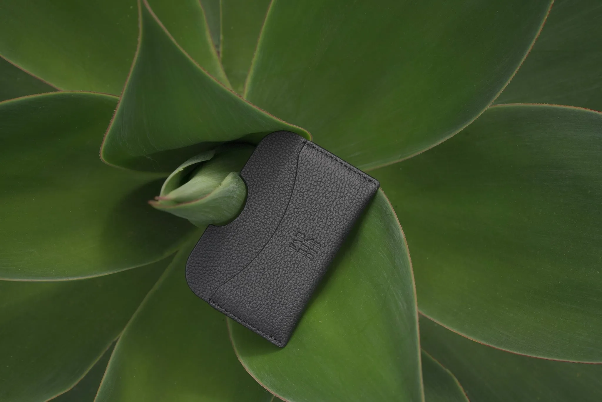 001ml Cardholder | Finger-Friendly Leather Wallet in Alpine Night