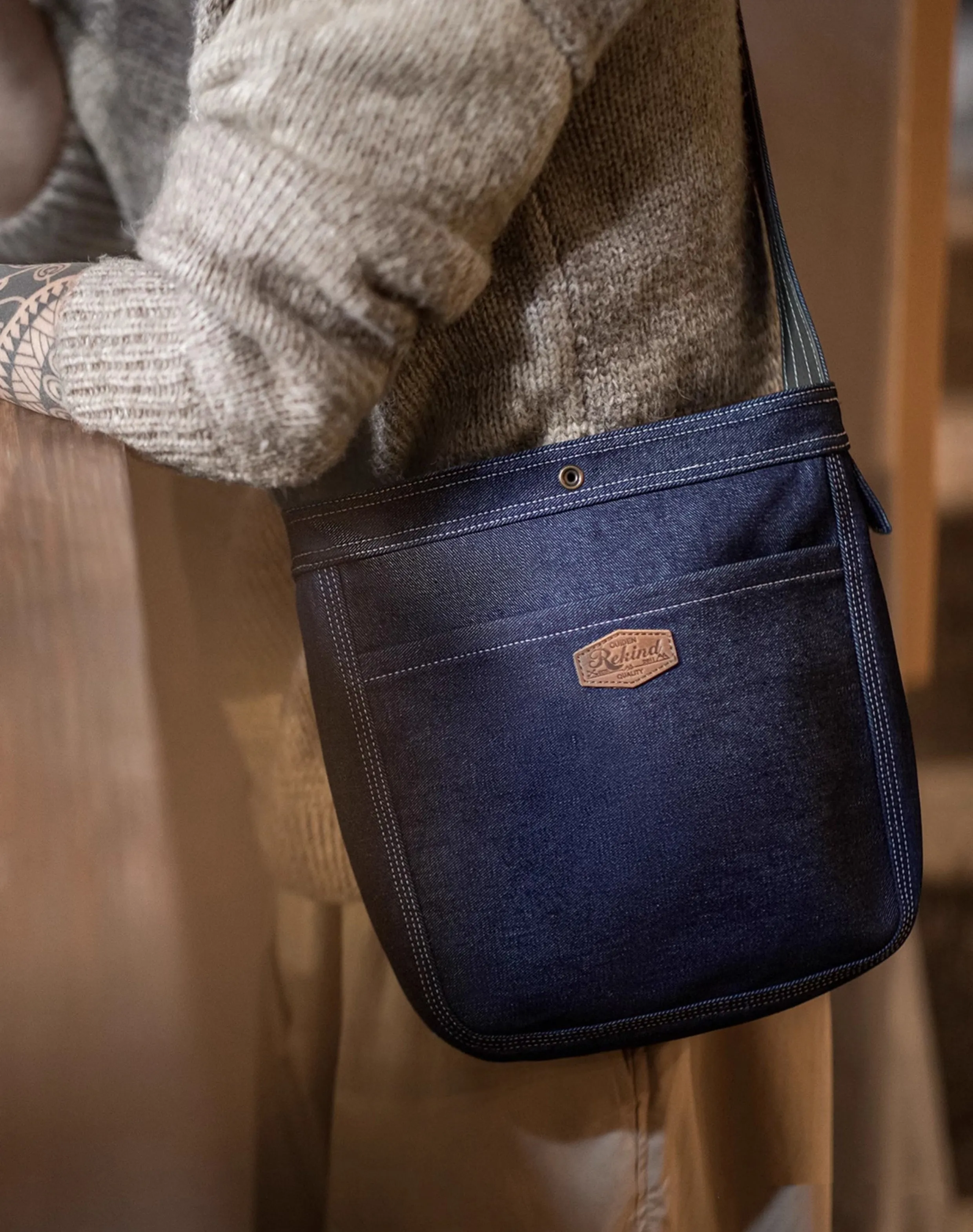 American Retro Exposed Line Denim Washed Messenger Newsboy Men's Bag
