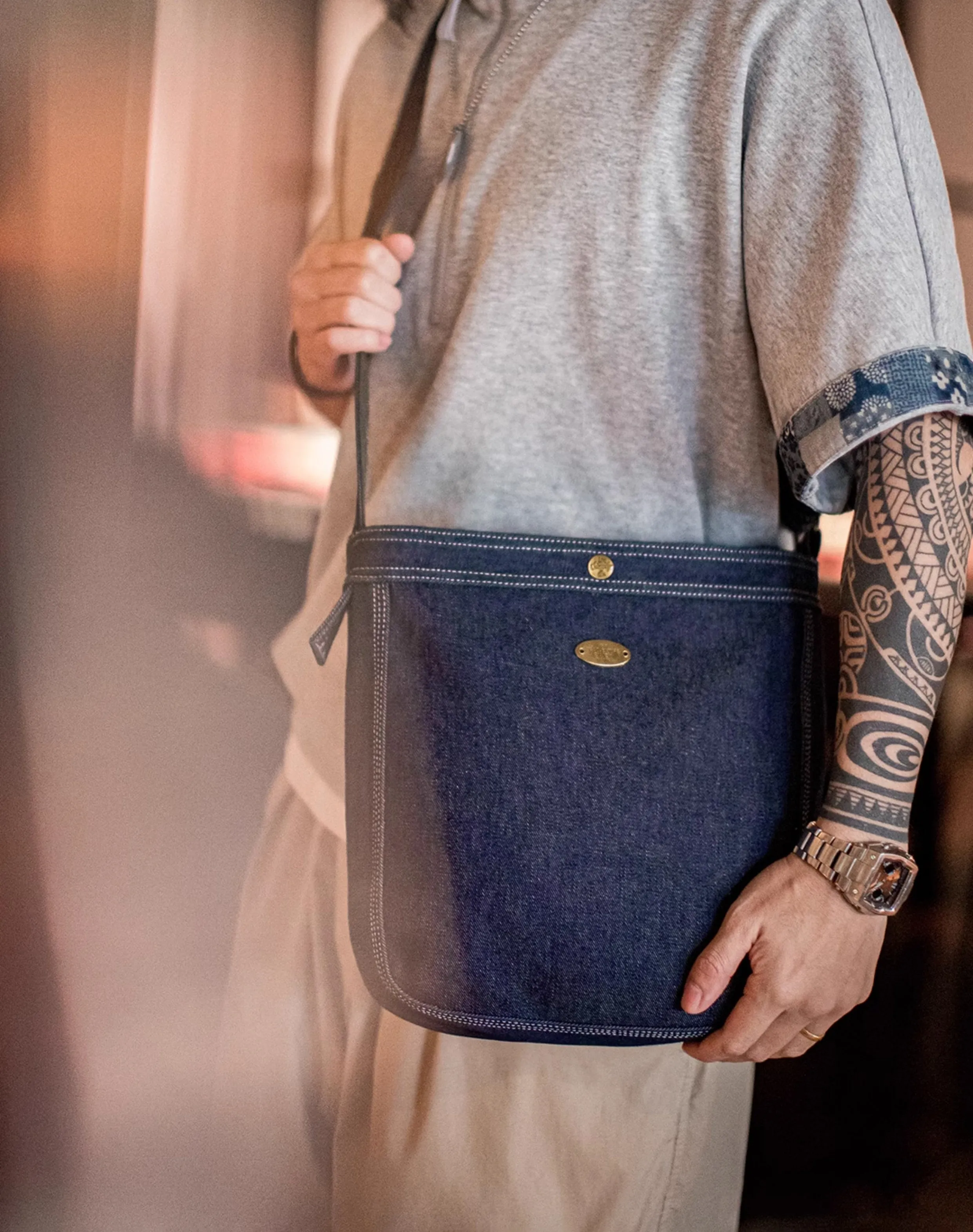 American Retro Exposed Line Denim Washed Messenger Newsboy Men's Bag